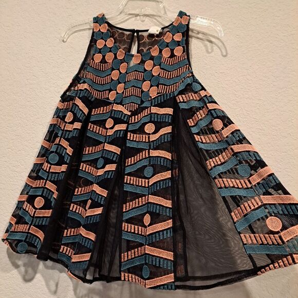 Anthropologie Akemi + Kin Embroidered Kalila Tank Blouse Pleated Geometric sz S - Picture 4 of 12